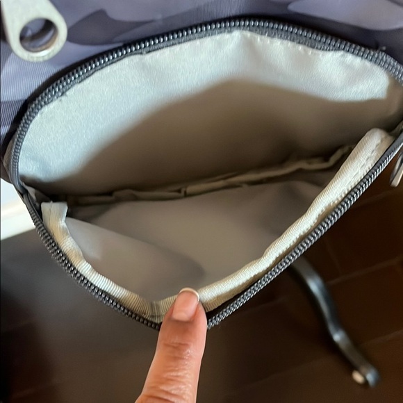 Baggallini Gray Crossbody Bag Compact and Casual - Picture 3 of 6